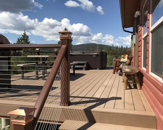 Whispering Pines Guest Cabin - Anaconda - Balkon