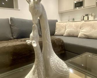 Modern & Luxury Flat - Sutton - Living room