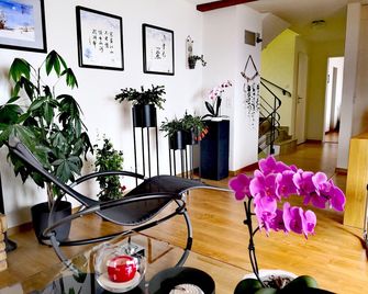 2-Storey Chalet Apartment Near Interlaken · Panoramic Lake Thun & Jungfrau Views - Sigriswil - Hall d’entrée