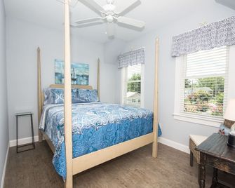 Caroline Cottage located Historic Waterfront District. - Manteo - Bedroom