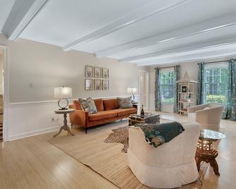 Cozy 4bd Home - NC State & Airport nearby - Cary - Living room