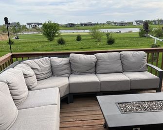 Large home on golf course, close to Seven Oaks, Ledges Park & ISU. Sleeps 12+ - Boone - Balcony