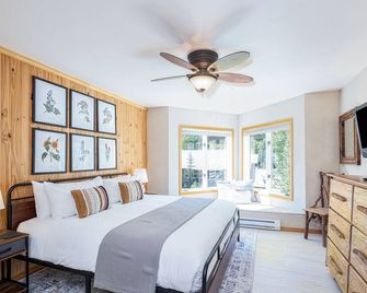 Walk to Ski! Bay Window View of River & Ski Mountain condo - Telluride - Habitación