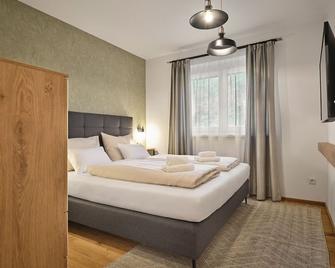 Gipfelblick Lodge 5 Pruggern by AA Holiday Homes - Pruggern - Bedroom
