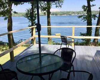 Remodeled Waterfront Cottage with Views of Little Sodus Bay and Lake Ontario - Sterling - Patio
