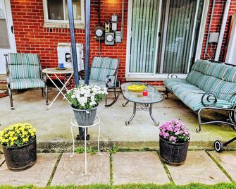 Welcome to, Days Inn Paradise located in Clinton Townshipship Michigan. - Clinton Township - Patio