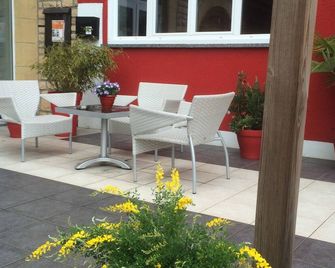 Hotel De La Beauronne - Chancelade - Patio