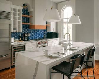 Luxury loft in the heart of downtown Janesville - Janesville - Kuchyň