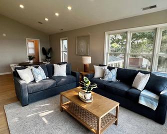 Bay Breeze - Charming 3BR Waterfront Home on the Chester River - Grasonville