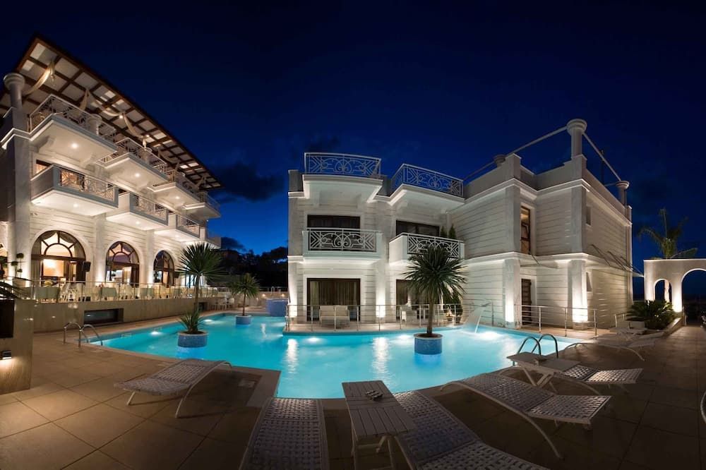 ديفيرسو بلاتامون، لاكشري هوتل آند سبا