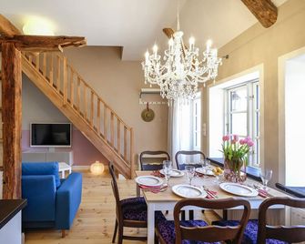 stylish and nostalgic near Timmendorfer Strand Baltic Sea and old town Lübeck - Ratekau - Їдальня