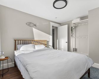 Modern 4 Bedroom Beach House: Ideal for Families & Long Stays - West Haven - Bedroom