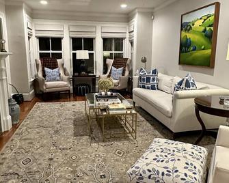 Middlebury, VT Newly renovated four bedroom Luxury Home (sleeps 8) - Middlebury
