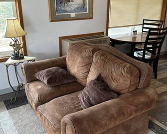 Kenai Beachfront Cabin 1 - In the middle of river fishing on the beach. - Kenai - Living room