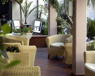 Hotel Derby - Bellaria-Igea Marina - Patio