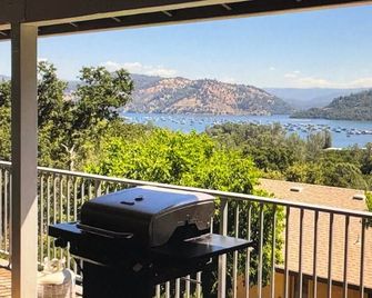 The Beautiful Lake Oroville Vacation Home with Gorgeous Lake Views! - Oroville - Balkon