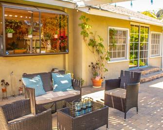 Vacation Home Close to Disneyland and More! - Fullerton - Patio