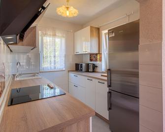 Apartments & Rooms Klemenc - Cres - Cocina