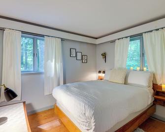 Winhall Home with Sauna Less Than 1 Mi to Stratton Mountain! - Stratton - Bedroom