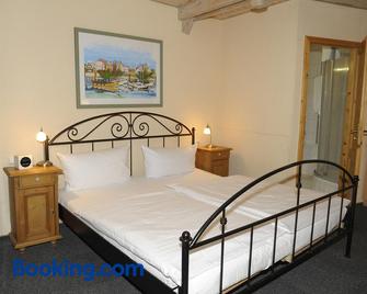 Hotel Goldener Karpfen - Aschaffenburg - Bedroom