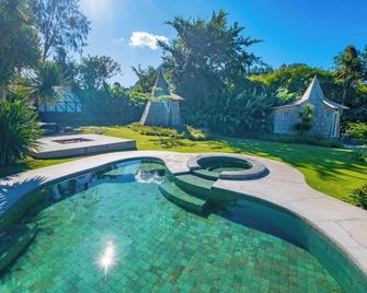Bamboo Mount Batur and Hot Spring - Kintamani - Piscina
