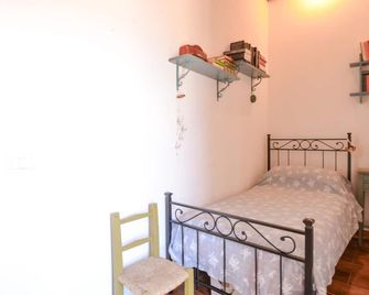 Cozy Apartment In Castelsardo With House Sea View - Castelsardo - Camera da letto