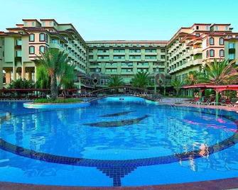 Nova Park Hotel - Side - Pool