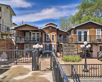 Waterfront Guadalupe River Lodge Home with Dock! - Seguin - Balkon