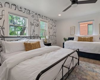 Chic 1920s Charmer Walkable to Belmont & Vanderbilt, Pet-Friendly - Nashville - Camera da letto