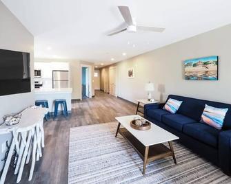 Long Beach Suites: 3 Mins Toes To Sand! - Gloucester - Phòng khách