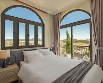 Storij Home & Coffee - Dalat - Bedroom