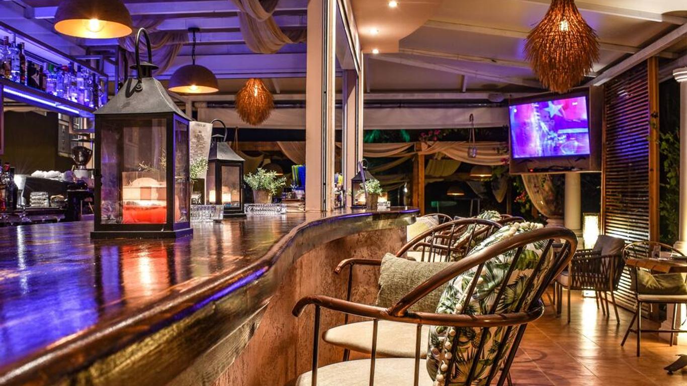 Aeolos Boutique Resort and Suites