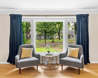 Minikahda Vista - Minneapolis - Living room