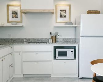 Upscale studio with skyline view - Abilene - Kitchen