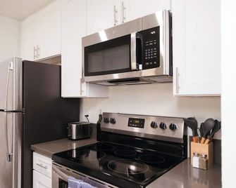 King Bed, Hot Tub, Gym, WD, Parking, Ideal for Long Stay. - Вестлейк-Вілледж - Кухня