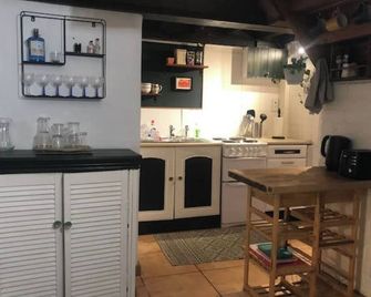 The Granary, Sheepwalk House - Avoca - Kuchyň