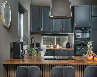 Cozy Cabin with Hot Tub & Sauna - Ultimate Retreat - Haukadalur