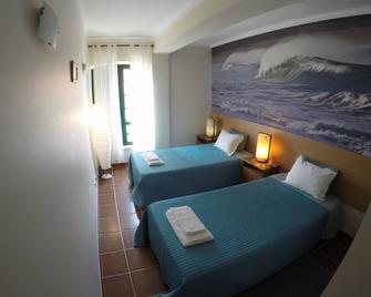 Supertubos Beach Hostel - Peniche - Sovrum