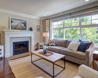 City Haven II - Blocks from Zoo, Downtown Bus, Restaurants, W/parking - Seattle - Huiskamer