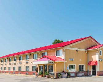 Super 8 by Wyndham Jacksonville - Jacksonville - Gebäude