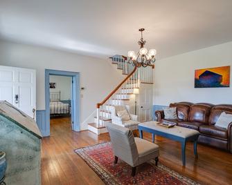 Historic Raphine Retreat Near Brownsburg Village! - Raphine - Sala de estar