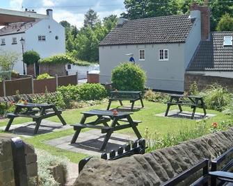 Nelson & Railway Inn - Nottingham - Patio