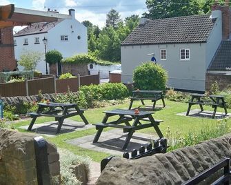 Nelson & Railway Inn - Nottingham - Patio