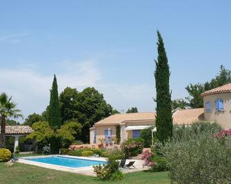 Bed and Breakfast in a 19th century Bastide in a large wooded park with swimming pool - sleeps 4 - Roquevaire - Piscina