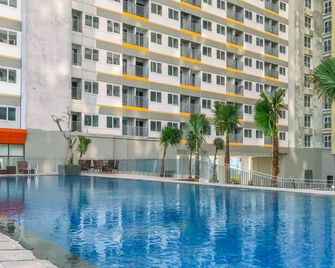 Homey Living and Well Designed Studio Room at Royal Sentul Park Apartment - Babakan Madang - Pool
