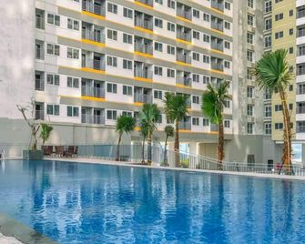 Homey Living and Well Designed Studio Room at Royal Sentul Park Apartment - Babakan Madang - Pool