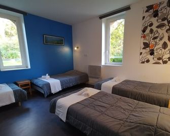 Logis group 30 pers. with room and garden by the river, near Clisson - Gétigné - Habitación