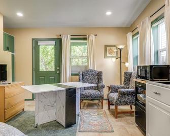 Less Than half Mi to OSU Studio in Corvallis Near Parks - Corvallis - Huiskamer