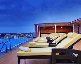 Hotel Royal Orchid Bangalore - Bengaluru - Pool