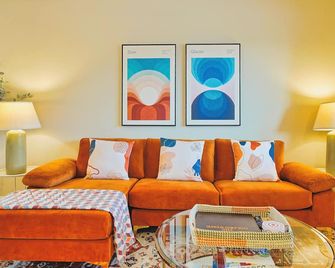 Nightsky Nest ※ Desert Getaway by Joshua Tree Park - Twentynine Palms - Pokój dzienny